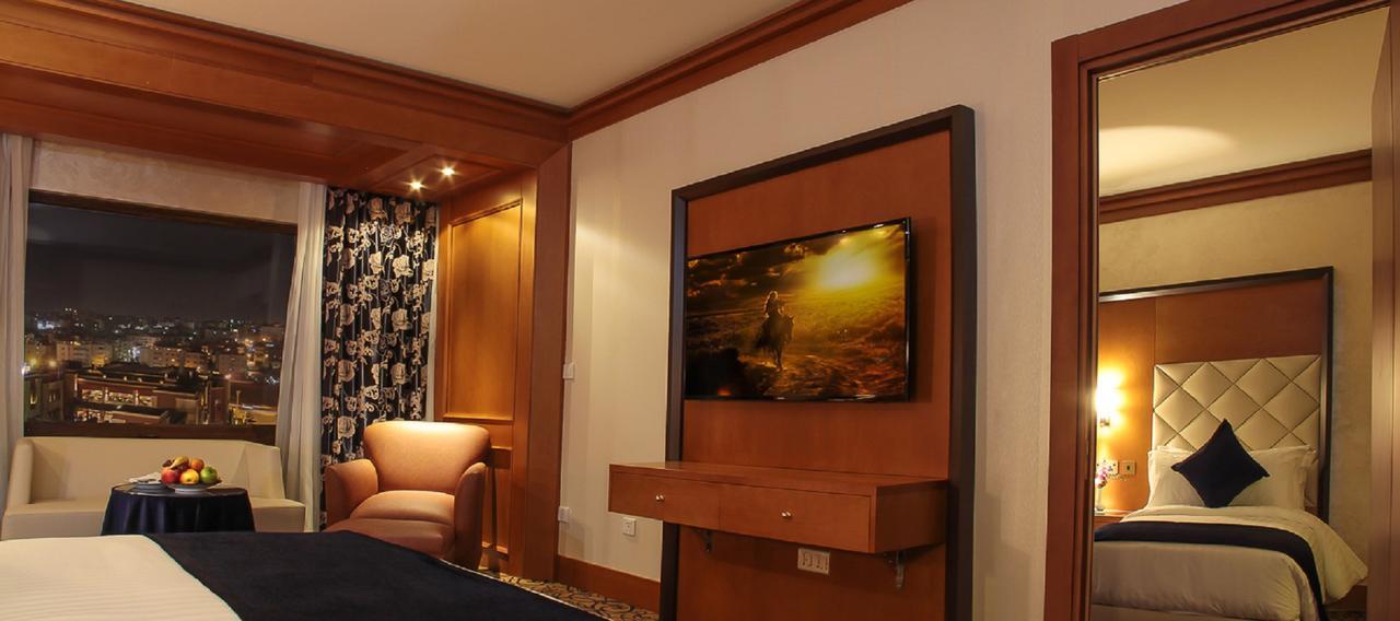 Thousand Nights Hotel Amman Exterior foto A television in a hotel room